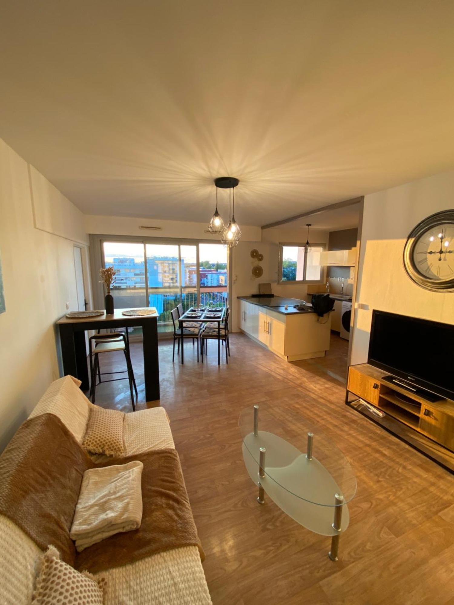 Appartement Spacieux - 10' Gare Angers Esterno foto