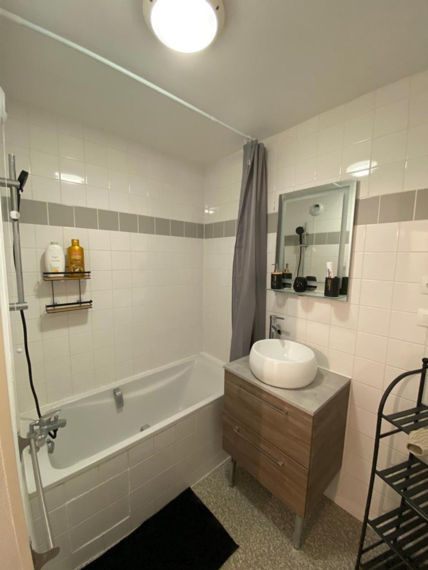 Appartement Spacieux - 10' Gare Angers Esterno foto